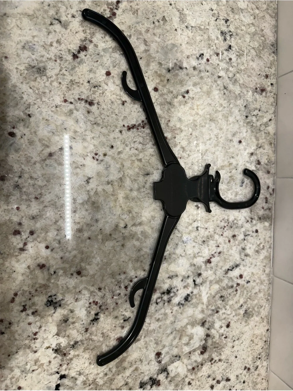 One Second Hanger - As Seen On TV - Expandable In A Second- 12 Hangers (B&W) NIB